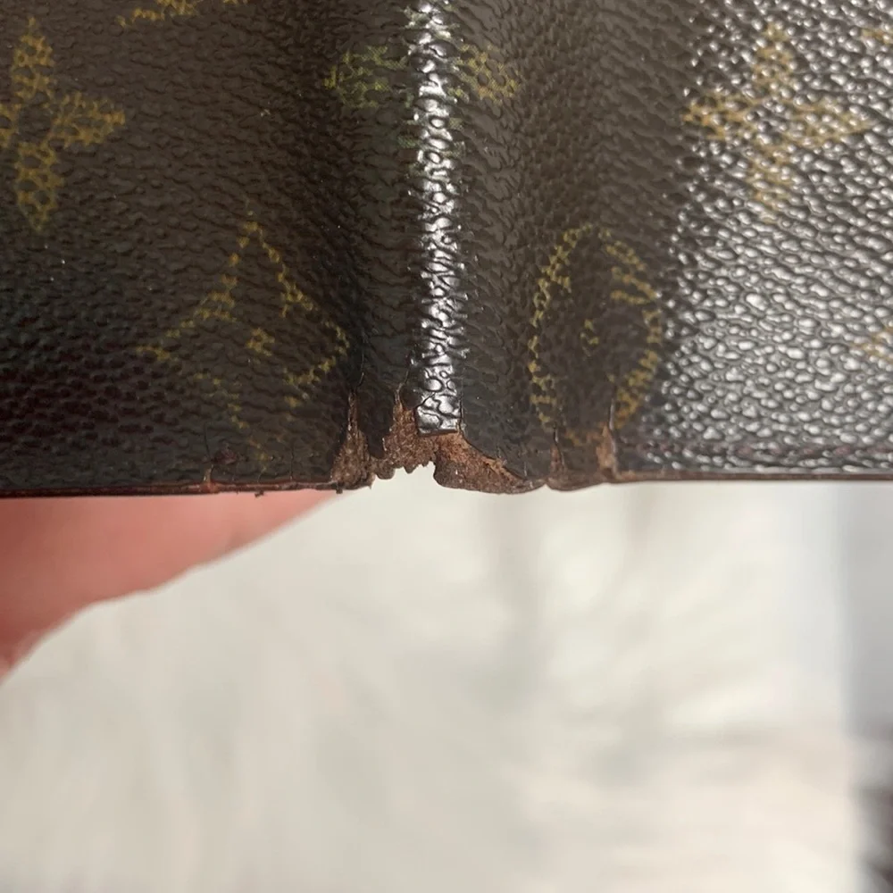 2003 authentic Louis Vuitton men’s wallet monogram